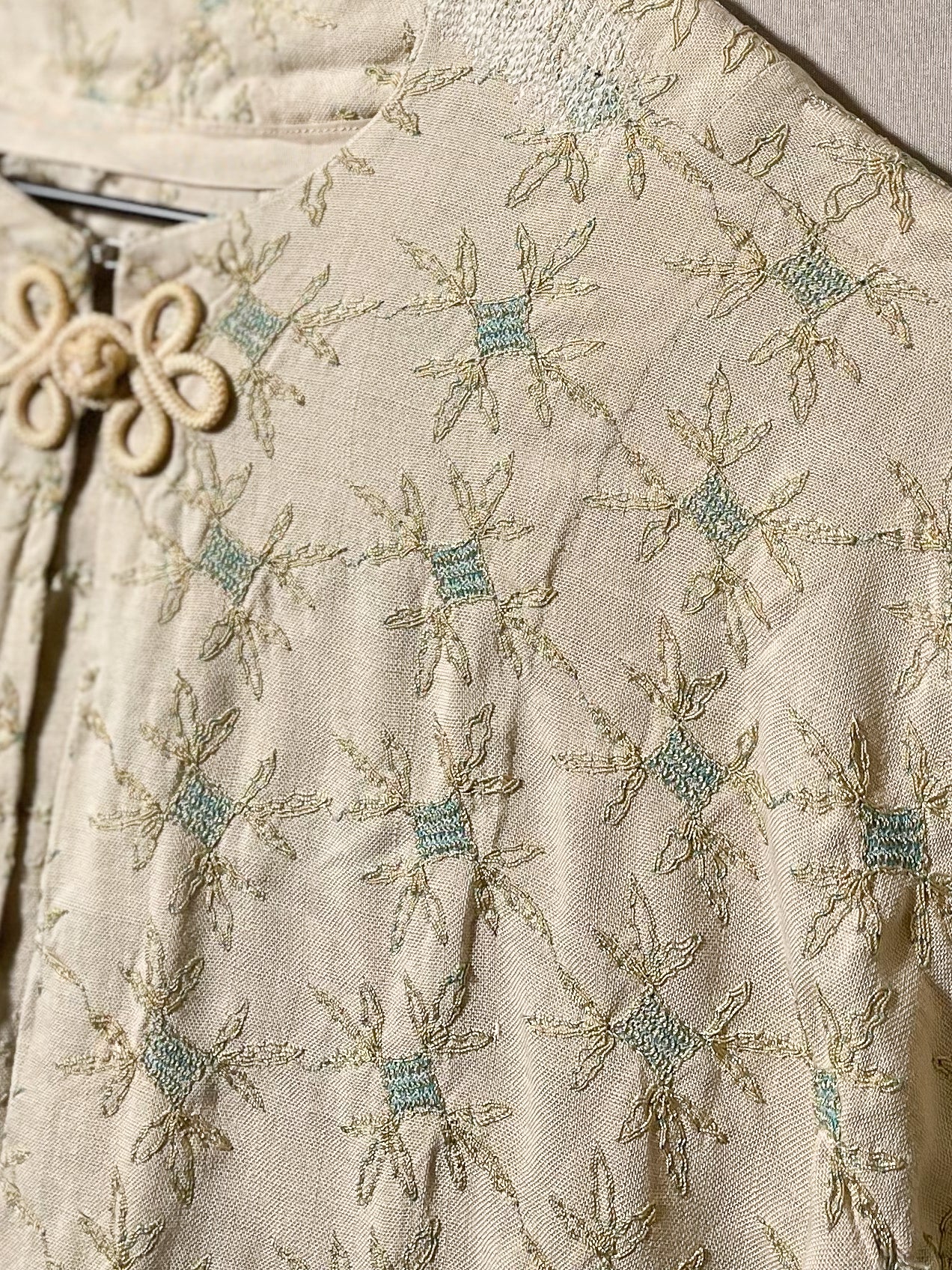 Repaired 1960s Ecru and Blue Theater Bed Jacket (F's US SML)