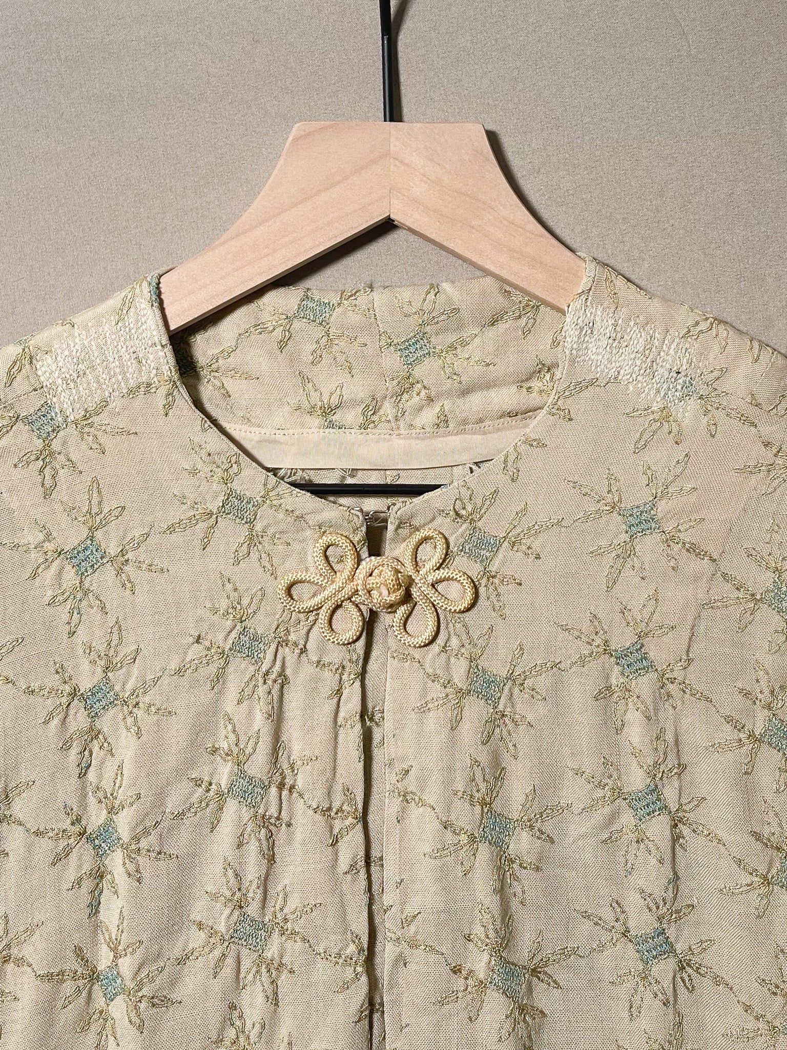 Repaired 1960s Ecru and Blue Theater Bed Jacket (F's US SML)